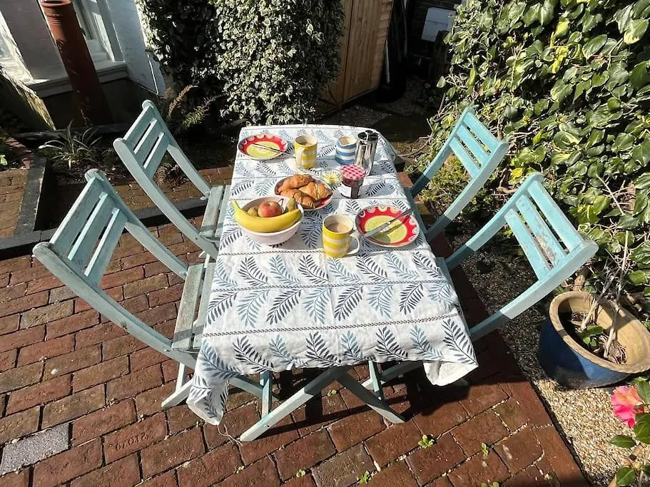 Gorgeous Small House In Brighton Villa Holiday home